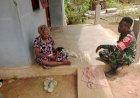 Babinsa Koramil Waropko Jalin Silaturahmi bersama Warga Masyarakat Kampung