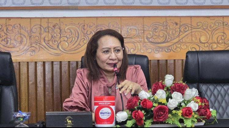 Ketua KPU Provinsi Papua Selatan, Theresia Mahuze