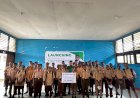 Senator Hartono Serahkan Bantuan PIP ke Warga Sorong