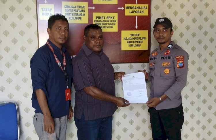Origenes Ijie bersama kuasa hukumnya Ikbal Muhidin melaporkan Maria Jitmau di Polda Papua Barat Daya. (Istimewa) 