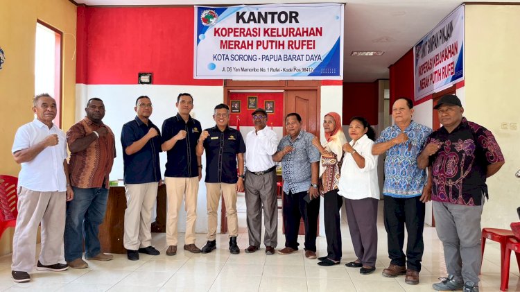 Kepala Kantor Wilayah Direktorat Jenderal Perbendaharaan (DJPb) Papua Barat Moch. Abdul Kobir kunjungi Koperasi Merah Putih Kelurahan Rufei. (Istimewa) 