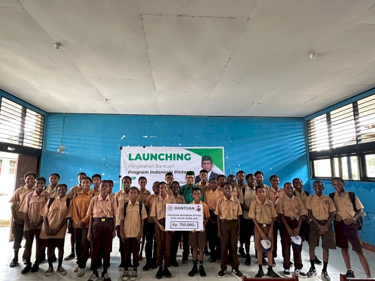 Anggota Komite III DPD RI, Hartono launching penyerahan bantuan Program Indonesia Pintar (PIP) mengatakan Komite III DPD RI menjadi mitra sejumlah Kementerian dan lembaga.  (Istimewa)