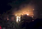 Kebakaran Hebat Menghanguskan Rumah Beserta Sebuah Mobil Dijalan Natuna Pada Minggu Subuh