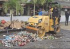 Kejaksaan Negeri Merauke Musnahkan Ratusan Botol Miras Berlabel Bersama Barang Bukti Perkara Lainnya