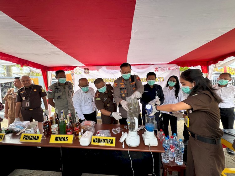 Pemusnahan Barang Bukti Narkotika, Miras, dan Barang Terlarang di Merauke