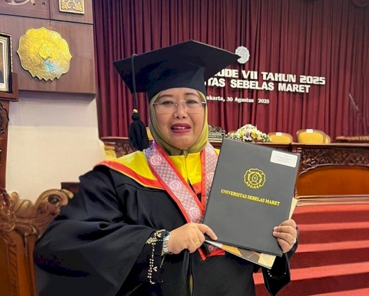 Wakil Bupati Merauke, Dr. Fauzun Nihayah, S.H.I., M.H., resmi meraih gelar doktor hukum dari Universitas Sebelas Maret.