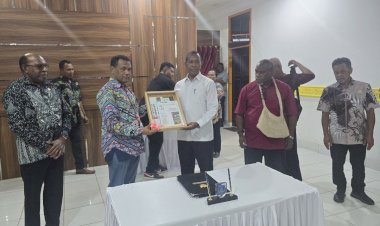 Jadi Yang Pertama, Pemda Mappi Serahkan Dokumen Usulan Pembangunan ke Pemprov Papua Selatan