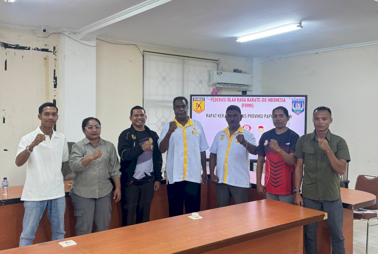 Pengurus FORKI Papua Selatan berpose bersama usai Rapat Kerja Pengurus Provinsi di Gedung Dekanat Universitas Musamus, Merauke (6/9/2025).