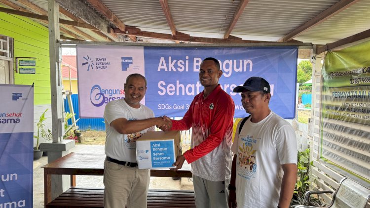 Tower Bersama Group (TBG) melalui program CSR “Aksi Bangun Sehat Bersama” menyerahkan bantuan kesehatan kepada Puskesmas Karang Indah, Merauke, pada Jumat (19/9/2025).