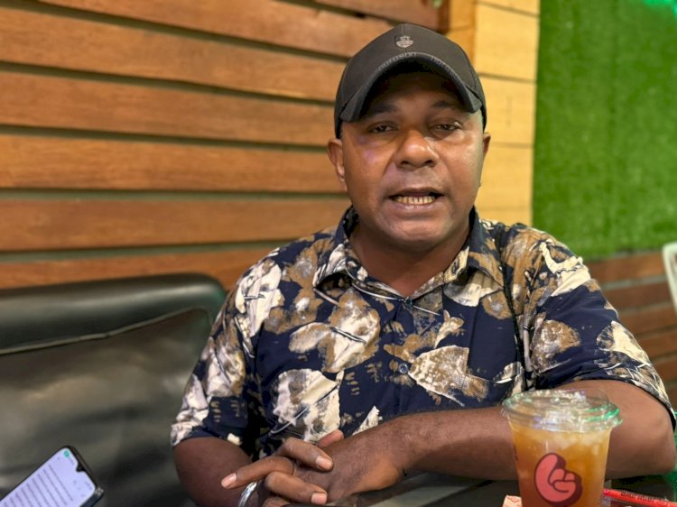 Kuasa Hukum Labora Sitorus, Simon Maurits Soren. 
