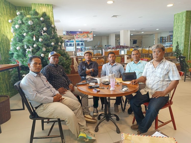 Tim kuasa hukum YS yakni, Benryi Napitupulu, Arfan Poretoka, Raymond R. Morintoh, Bayu Purnama, Lambert Dimara dan Aprianto A. Rasid. 