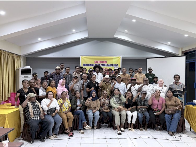 Komunitas Anak Jalanan (AJ) Kota Sorong bersama Polda Papua Barat Daya silaturahmi untuk menjaga kamtibmas di Kota Sorong. 