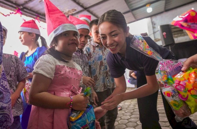 Indosat berbagi kasih kepada anak-anak Komunitas Banten  menjelang Natal 2025. 