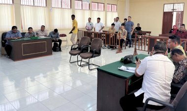 Hakim Tolak Praperadilan Julio Numberi Tersangka Korupsi Baju Dinas DPRP Papua Barat Daya