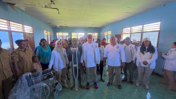 Penyerahan bantuan sembako dan alat bantu mobilitas sebagai wujud kepedulian serta komitmen hadir bersama masyarakat.