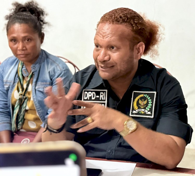 Anggota DPD RI, Paul Finsen Mayor. 