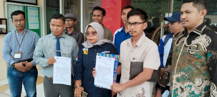 Tim 11 Advokat Pembela Zakiah Umpaim melaporkan dugaan persekusi dan penyanderaan anggota Peradi Sorong ke Polda Papua Barat Daya. (istimewa )