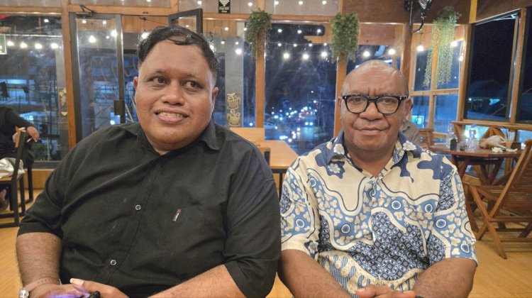 Ketua DPC BMP Merauke, Victor Kaisepo didampingi Wakil Ketua, Dicky Awerem