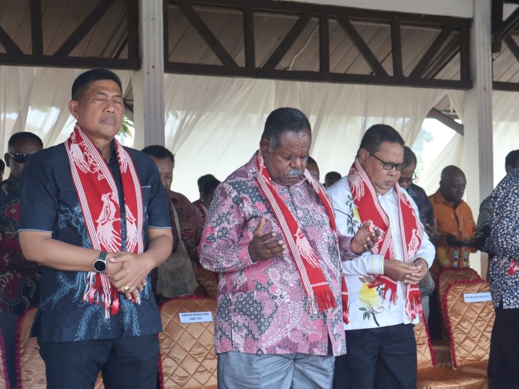 Pembukaan Temu Raya dihadiri oleh Gubernur Papua Barat Daya Elisa Kambu, Wakapolda Papua Barat Daya, Kombes Pol. Fernando Sanches Napitupulu, Ketua Sinode GKI di Tanah Papua Dr. Andrikus Mofu, unsur Forkopimda, para wali kota dan bupati se-Provinsi Papua Barat Daya, serta sekitar 70 klasis dari 12 wilayah GKI se-Tanah Papua. (Istimewa) 