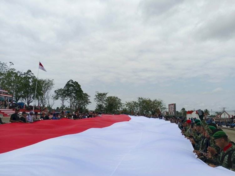Bendera Merah Putih Raksasa/rmolpapua